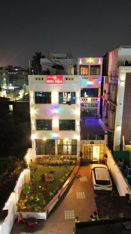 Hotel The Finch Hotel in Puri