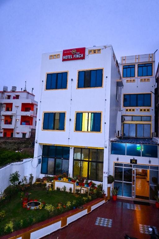 Hotel The Finch Hotel in Puri