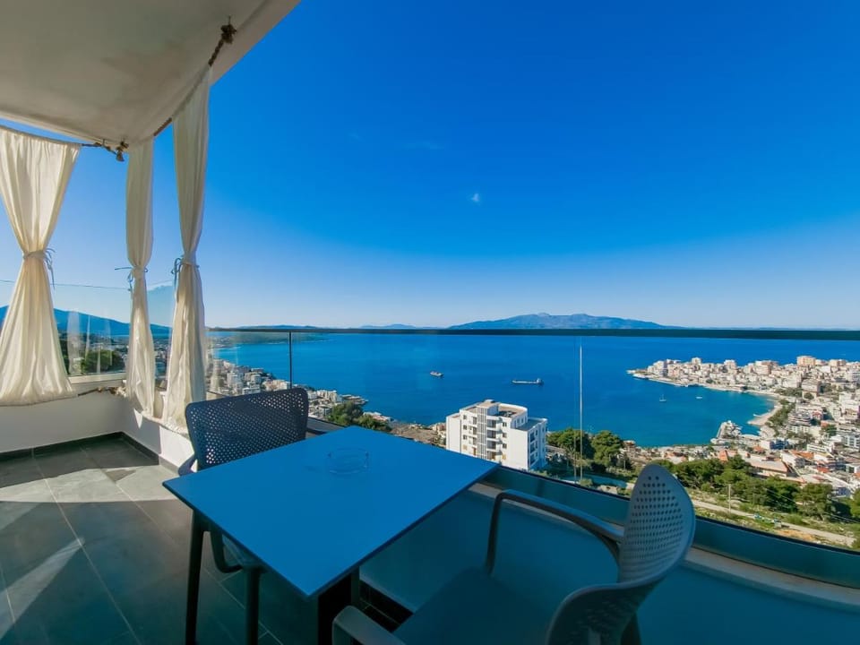 Sunset Shoreline Saranda - Sea View - Free Private Parking - Pool Hotel in Sarandë