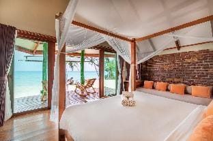 Koh Kood Prime Beach Front Room, 30sqm Vacation rental in Trat Changwat