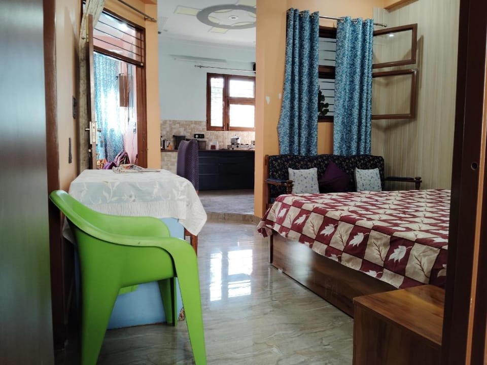 Doon Niwas Homestay 2 BHK Mountain view Peaceful  Apartment in Dehradun