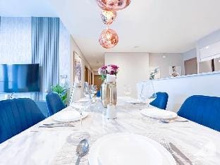 Spacious 3.5 Bedroom Apartment in Burj Royale Vacation rental in Dubai