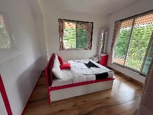 One Day Weekend Getaway with family & friends. Villa in Maharashtra