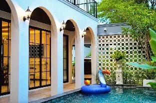 Serene Pool Villa *全新四卧英式泳池别墅*中英泰文管家*爱丽丝仙境咖啡附近 Vacation rental in Thailand
