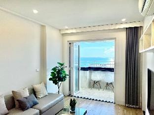 LUX White Apt Seaview/Marble mountain & City view+ Apartment in Da Nang