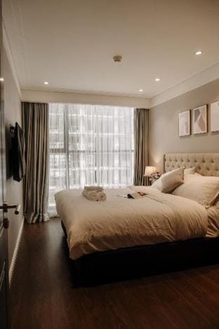 Beachfront Luxury  2 Bedroom with Rooftop pool. Apartment in Da Nang