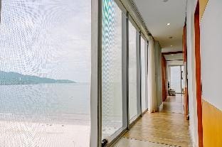 Beachfront Family Suite with Glass wall Ocean view Apartment in Da Nang