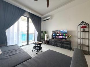 R&F 2R1B Modern Design City View Apartment Apartment in Johor Bahru