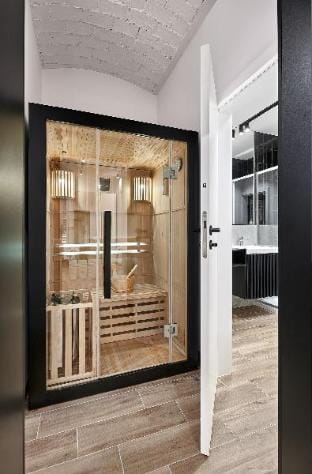 Dluga 18 Apartment - Bathtub & Sauna - City Center Apartment in Poznan