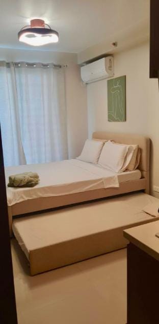 Condo with POOL/BALCONY/KITCHEN/NETFLIX/HOT SHOWER Apartment in Lapu-Lapu City
