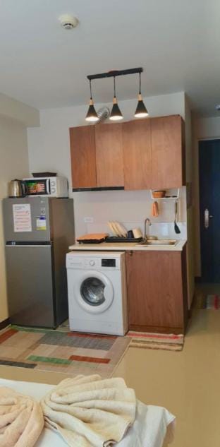 Condo with POOL/BALCONY/KITCHEN/NETFLIX/HOT SHOWER Apartment in Lapu-Lapu City