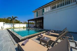 Luxury 4 Bedroom Pool Villa! (PV8) Villa in Hua Hin District