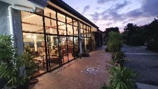 Beautiful bungalow with shared outdoor pool and 2 km from the sandy beach Vacation rental in Thailand