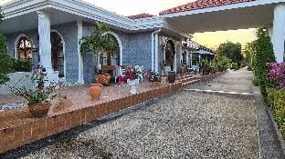 Beautiful bungalow with shared outdoor pool and 2km from the beach Vacation rental in Thailand