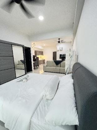 Setia alam Ideal Location with Convenience place Apartment in Selangor, Malaysia