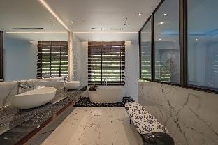 Luxury Pool Villa in Nai Harn - Villa Solana Villa in Rawai