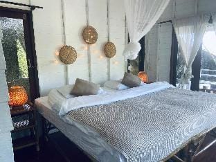 Dragon Soul Retreat Center house of Cabin Vacation rental in Ban Tai