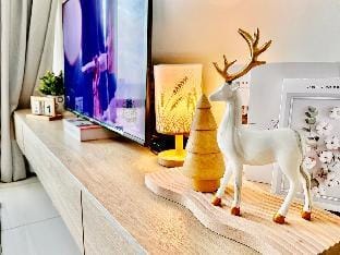 Azure Tranquility @ Mosaic 2 Bedroom 6-10pax by R9 Vacation rental in Johor Bahru