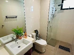 Mosaic Grand 3+1BR Bathtub Midvalley View 10-16pax Vacation rental in Johor Bahru