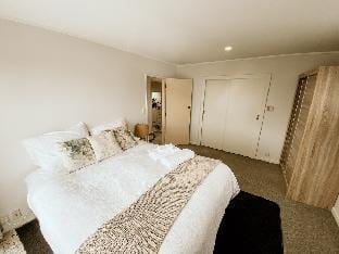Beach-front Bliss: Coastal Paradise Awaits Villa in Hawke's Bay