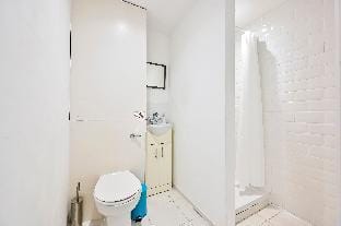 Stratford Rooftop Residence, Sleeps 8 in E15 Apartment in London