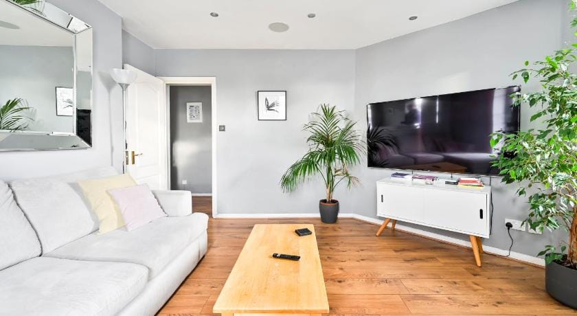 Modern 1-Bed Retreat, sleeps 5 - West Ham 47 E15  Apartment in London
