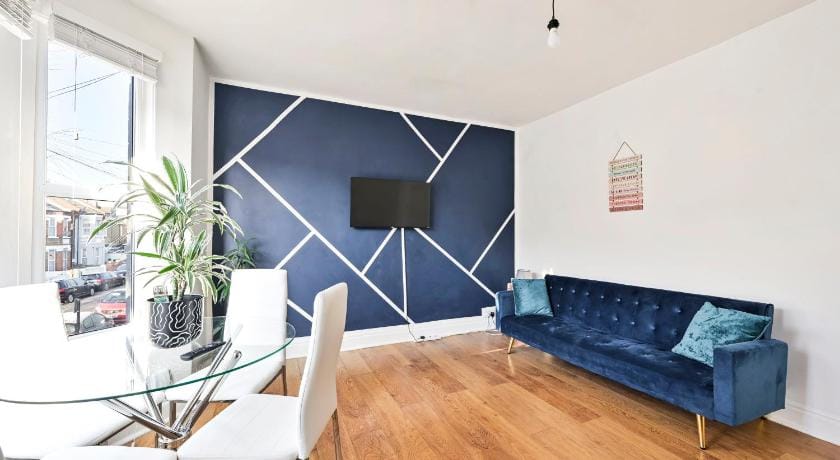 Spacious 2-Bed Apartment, Sleeps 8 in Leyton E10 Apartment in London
