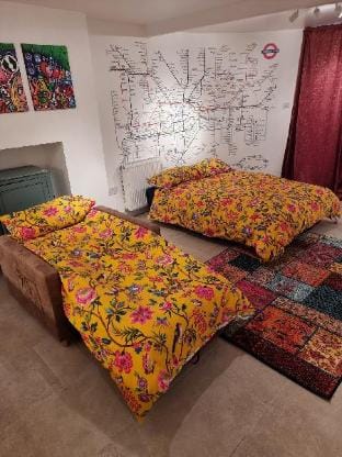 Entire Ground Floor Flat, Free Parking and Garden Apartment in London Borough of Southwark