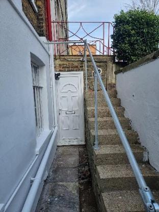 Entire Ground Floor Flat, Free Parking and Garden Apartment in London Borough of Southwark