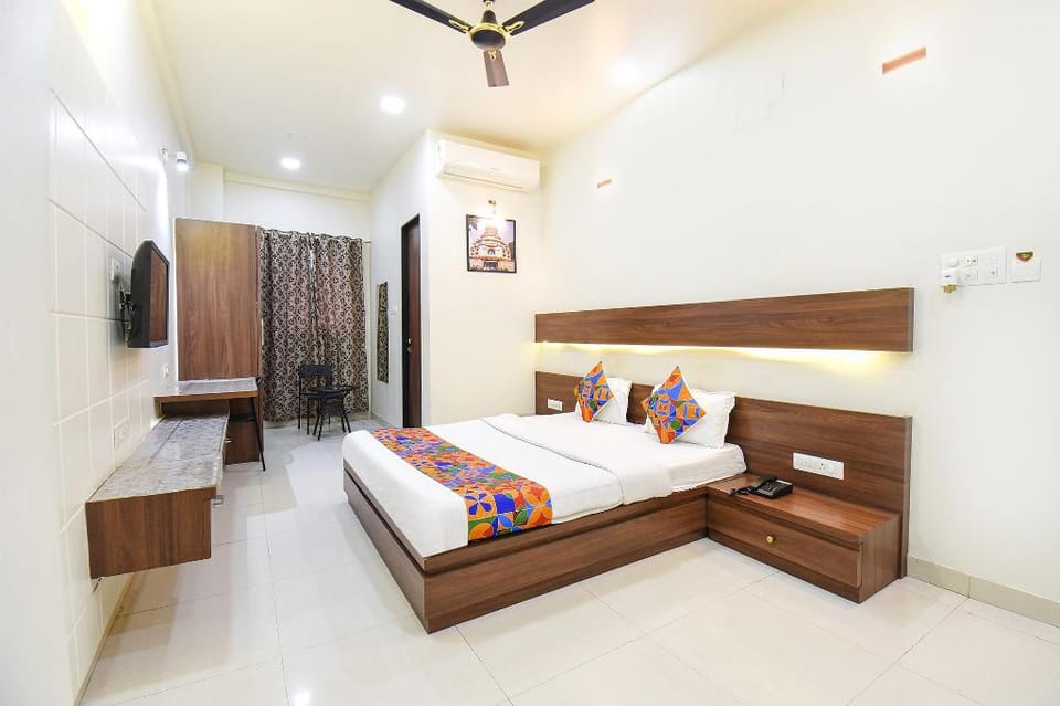 FabHotel Royal Suits - Nr. Mahadji Shinde Chhatri Hotel in Pune
