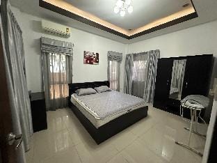 Villa with garden Villa in Pattaya City