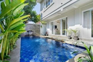 2 bedroom Villa Lodtunduh Villa in Kuta