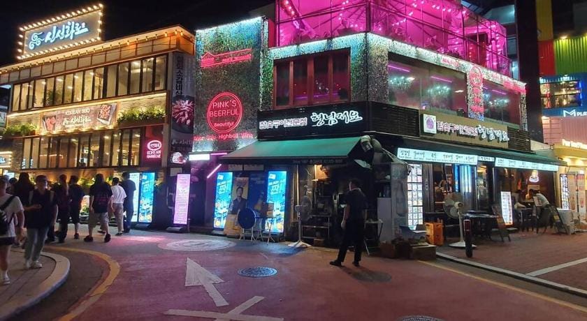 3 rooms / 2bathrooms / 3beds / 3min walk Apartment in Seoul