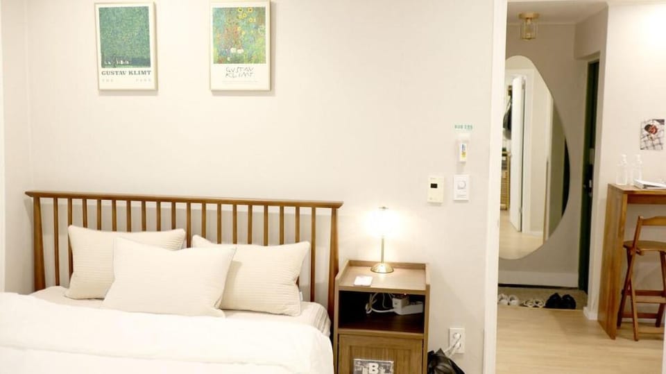 3 rooms / 2bathrooms / 3beds / 3min walk Apartment in Seoul