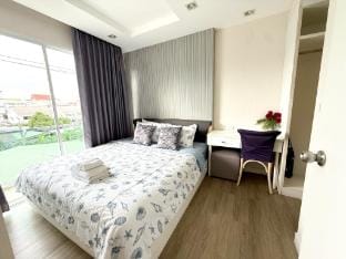 Premium Suite corner Room  45 sqm @Blu x Bangsaen  Apartment in Chon Buri Changwat