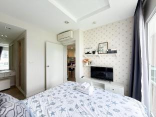 Premium Suite corner Room  45 sqm @Blu x Bangsaen  Apartment in Chon Buri Changwat