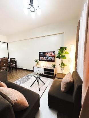 Bristle Comfortable 2BR Condo with free parking Apartment in Baguio