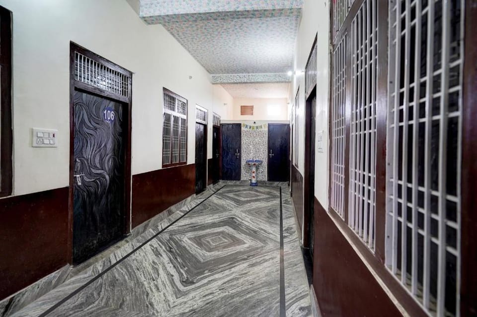 Hotel O Royal Happy Guest House Hotel in Uttar Pradesh