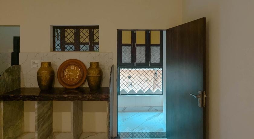 The Pink Nest - Backpackers Abode Bed and Breakfast in Jaipur