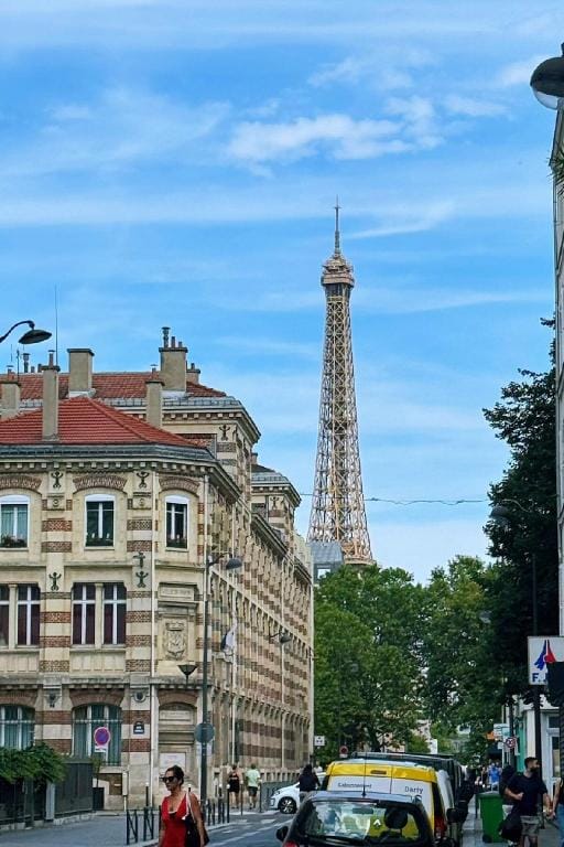 Cosy Studio Paris 15 Eiffel Zone 5 min Metro Apartment in Paris