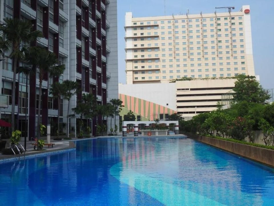 Luxury 2BR Summit Apt with Pool, Gym, WiFi Apartment in Jakarta