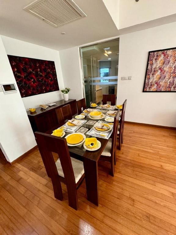 Monarch Seaview Apartment in Colombo