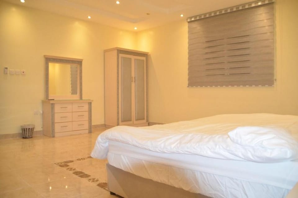 شقة واسعه،صاله و غرفة نوم مريحة وكبيرة Apartment in Jeddah