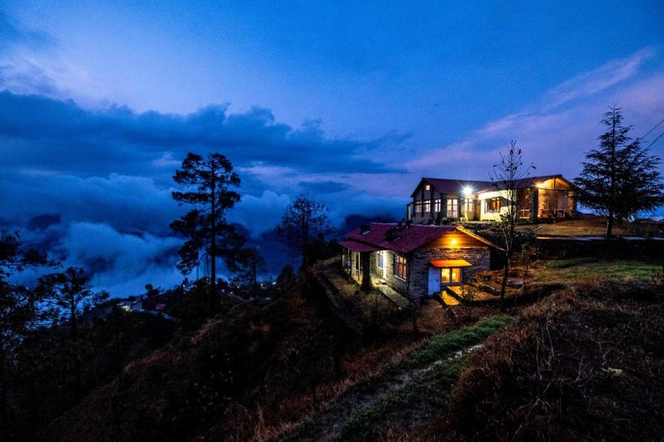 Himalayan Paradise Binsar View Boutique Room by Roamhome Country House in Uttarakhand