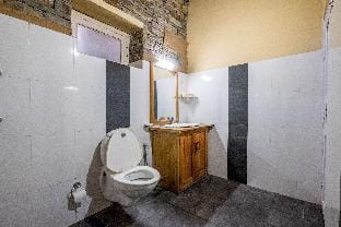 Breezy Affair Binsar View Boutique Room by Roamhome Country House in Uttarakhand
