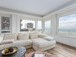 Corner apartment with phenomenal sea view Apartment in Middelkerke