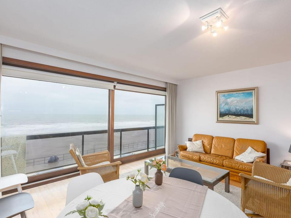 Apartment with spacious living room Hotel in Middelkerke