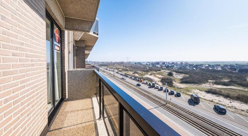 Spacious apartment with terrace Hotel in Middelkerke