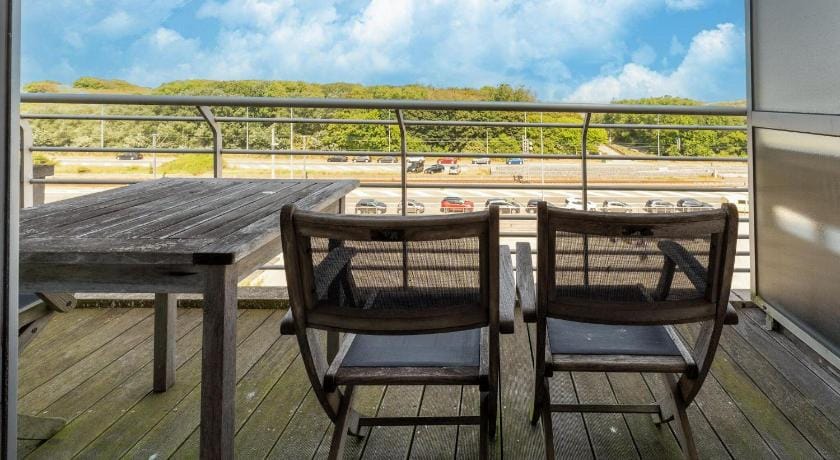 Nice apartment in Bredene with balcony Hotel in Bredene
