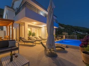 Villa in Cres with Sea Views  Pool Villa in Primorje-Gorski Kotar County